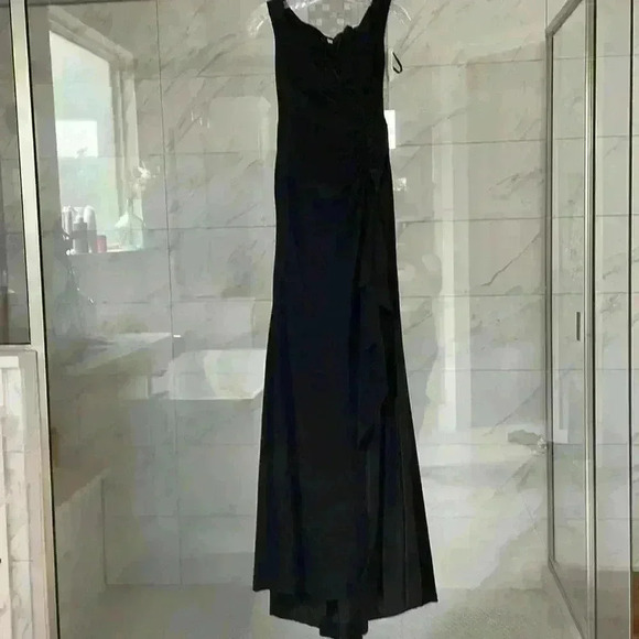 La Femme- NWT Black Ruched Jersey Column Gown sz 2 - Picture 11 of 11